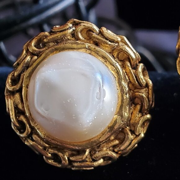 AUTHENTIC CHANEL CLIP-ON EARRINGS - Picture 2 of 7